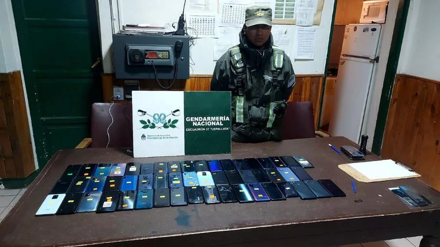 Uno de cada tres celulares ingresa de forma ilegal a la Argentina