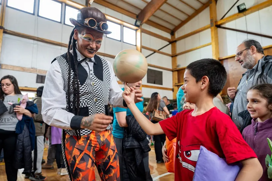 “Esperando las Fiestas en el Fin del Mundo” reunió una gran cantidad de chicos (2)