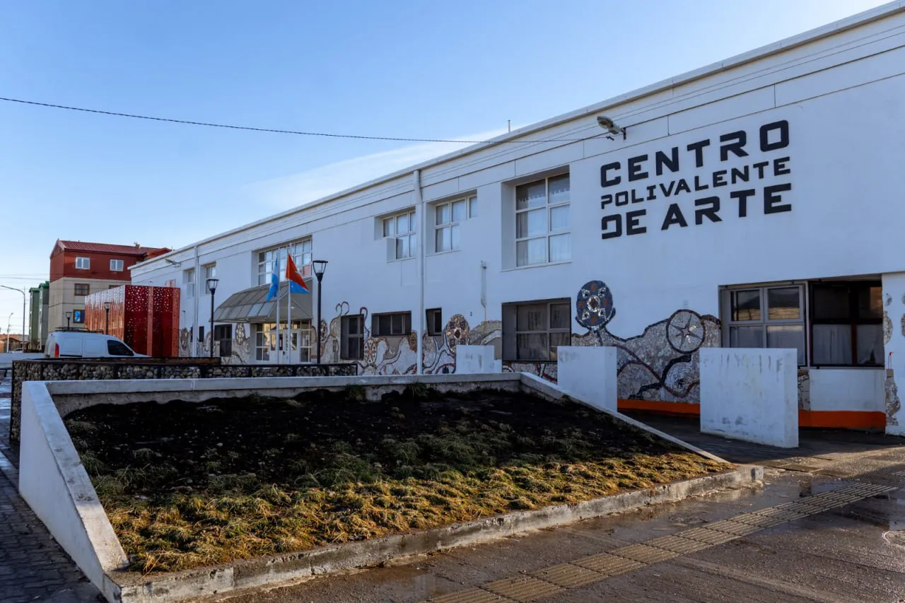 Avanzan los trabajos de refacción y mantenimiento sobre los edificios escolares (6)