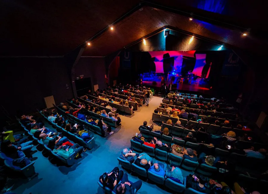 Se presentó el espectáculo “Cantando al sur, ellas cantan junto a la Banda Municipal” (8)