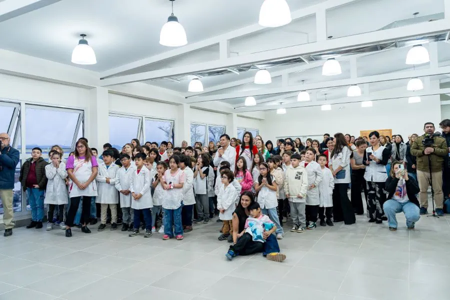 photo_4985687574836261088_y