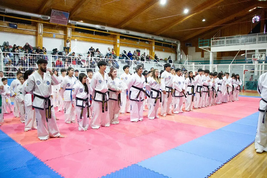 Alumnos de la Escuela Municipal de Taekwondo ITF rindieron exámenes finales (2)