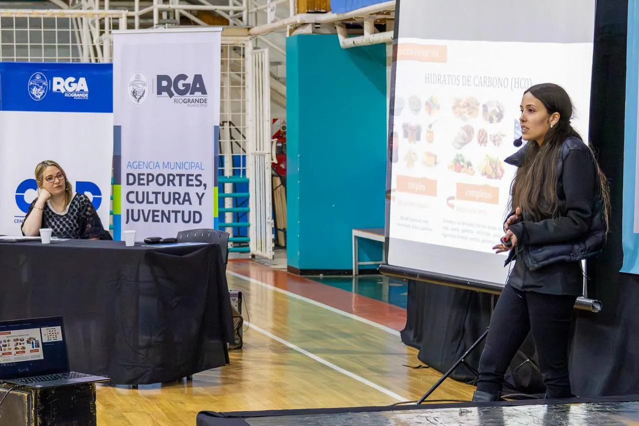 Se brindó la charla “El Poder de la Psicología y la Nutrición en el Deporte” (1)