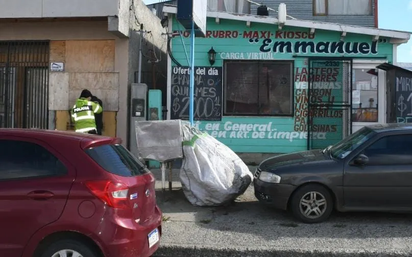 Intentó robar una cerveza de un kiosco y fue golpeado por un empleado