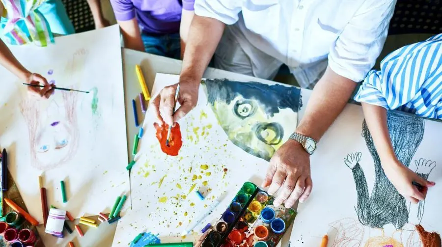 El municipio lanza las actividades para mujeres y diversidades “Arteterapia”  (1)