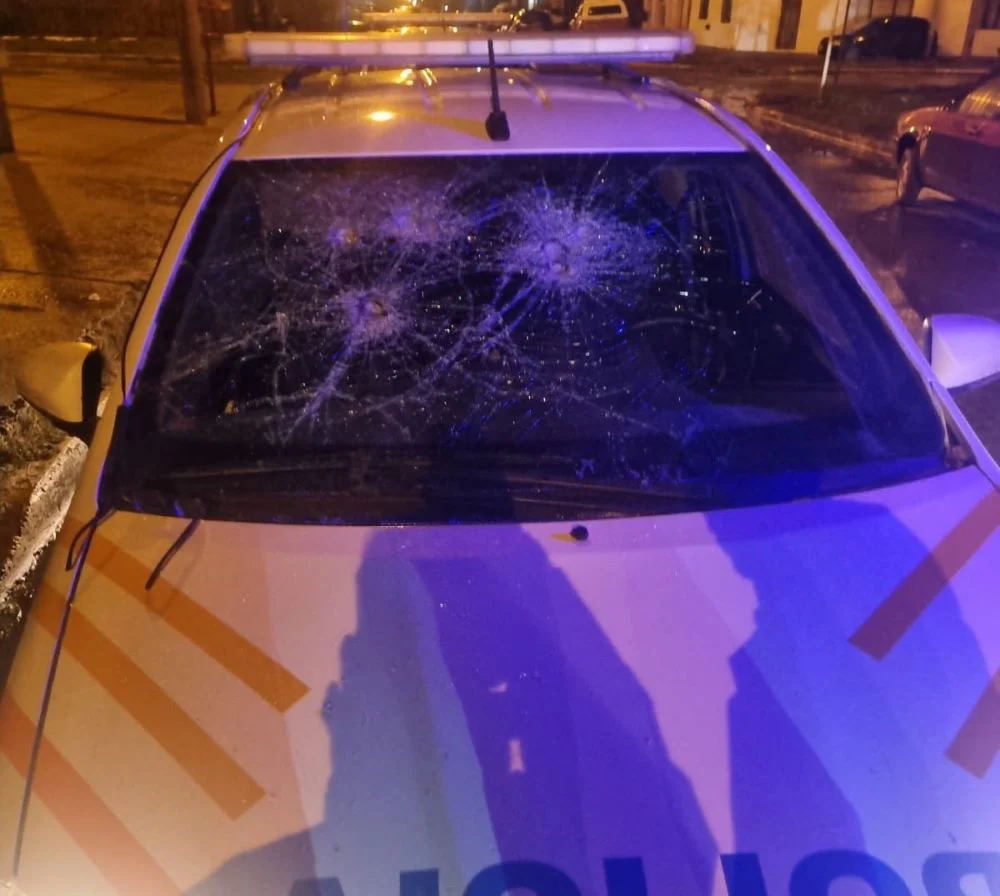 Tres aprehendidos tras incidentes y agresiones a policías en Río Grande