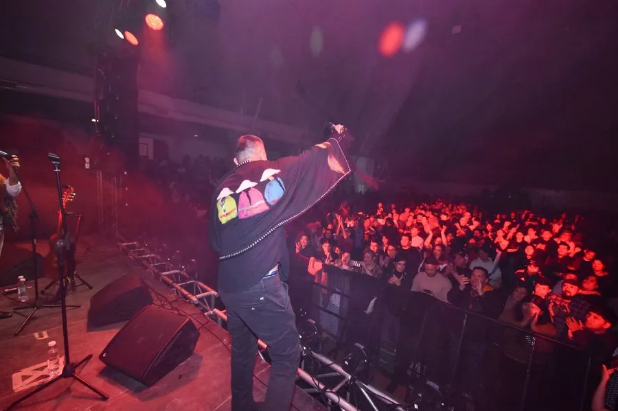 photo_5113916043956433044_y