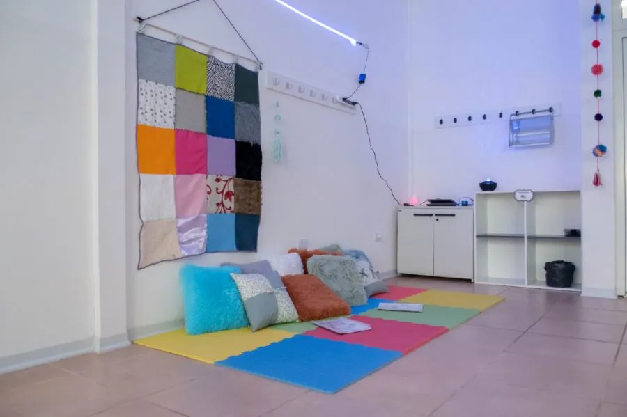 photo_5064425844474228789_y