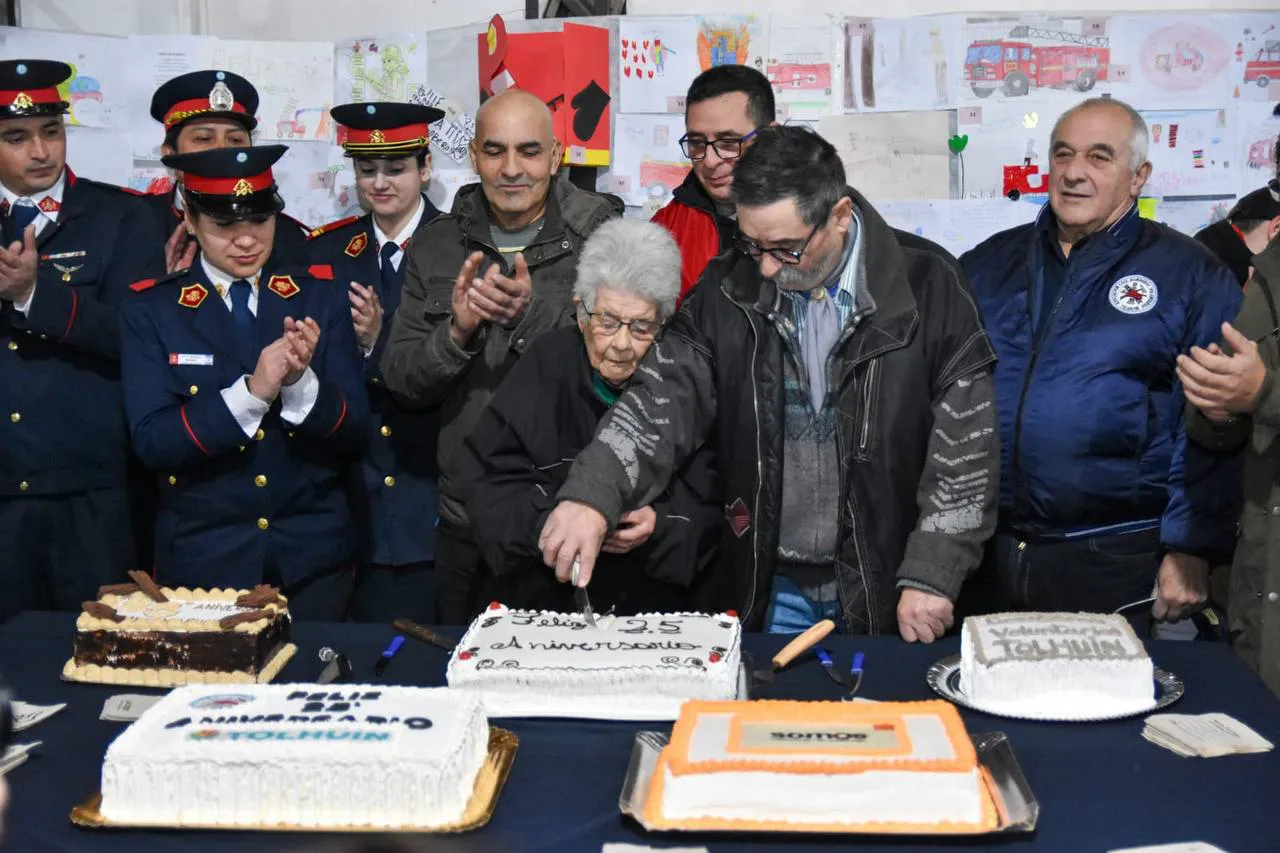 Bomberos Voluntarios de Tolhuin celebraron el 25° aniversario del cuartel (1)