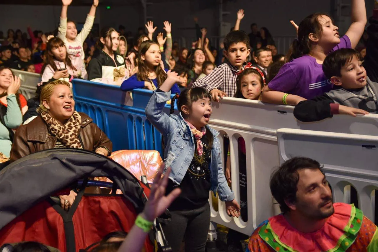 Cerca de mil personas disfrutaron del espectáculo circense de “La Pipetuá” en Tolhuin (3)