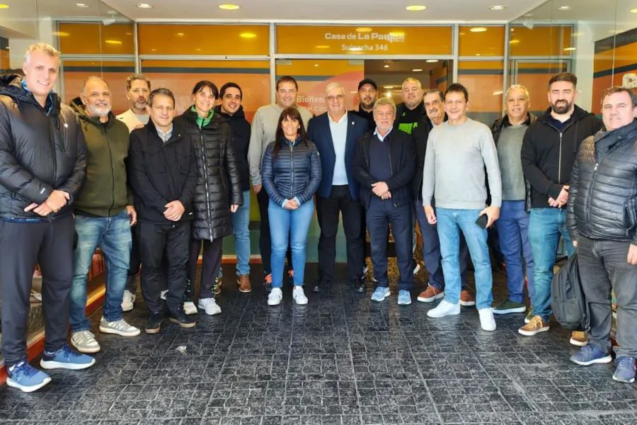 photo_5105335085846081473_y