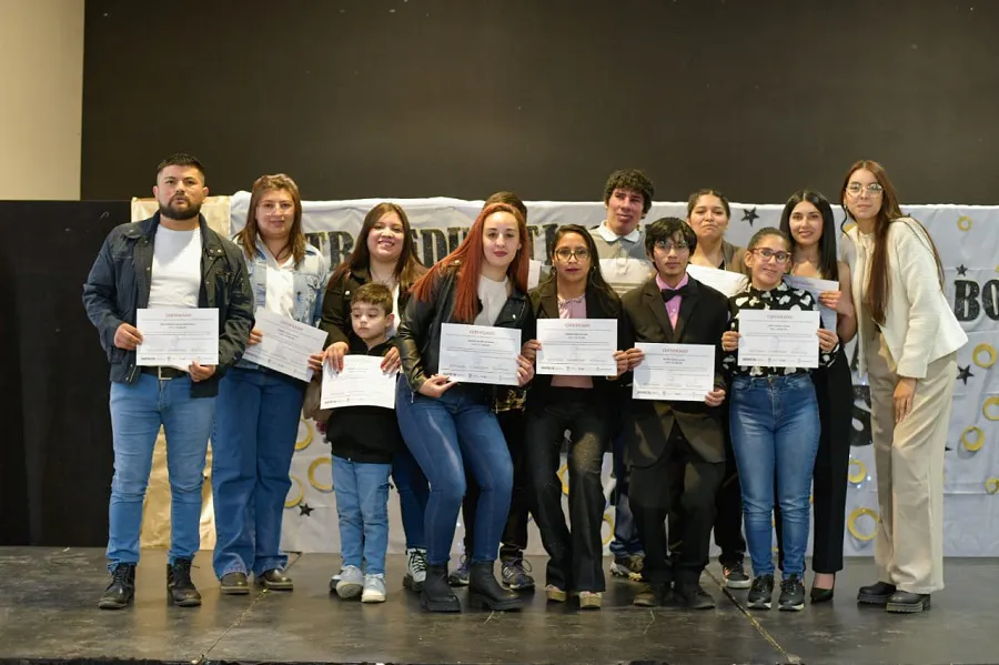 Entregaron certificados a estudiantes de los talleres del Centro de Formación Laboral (1)