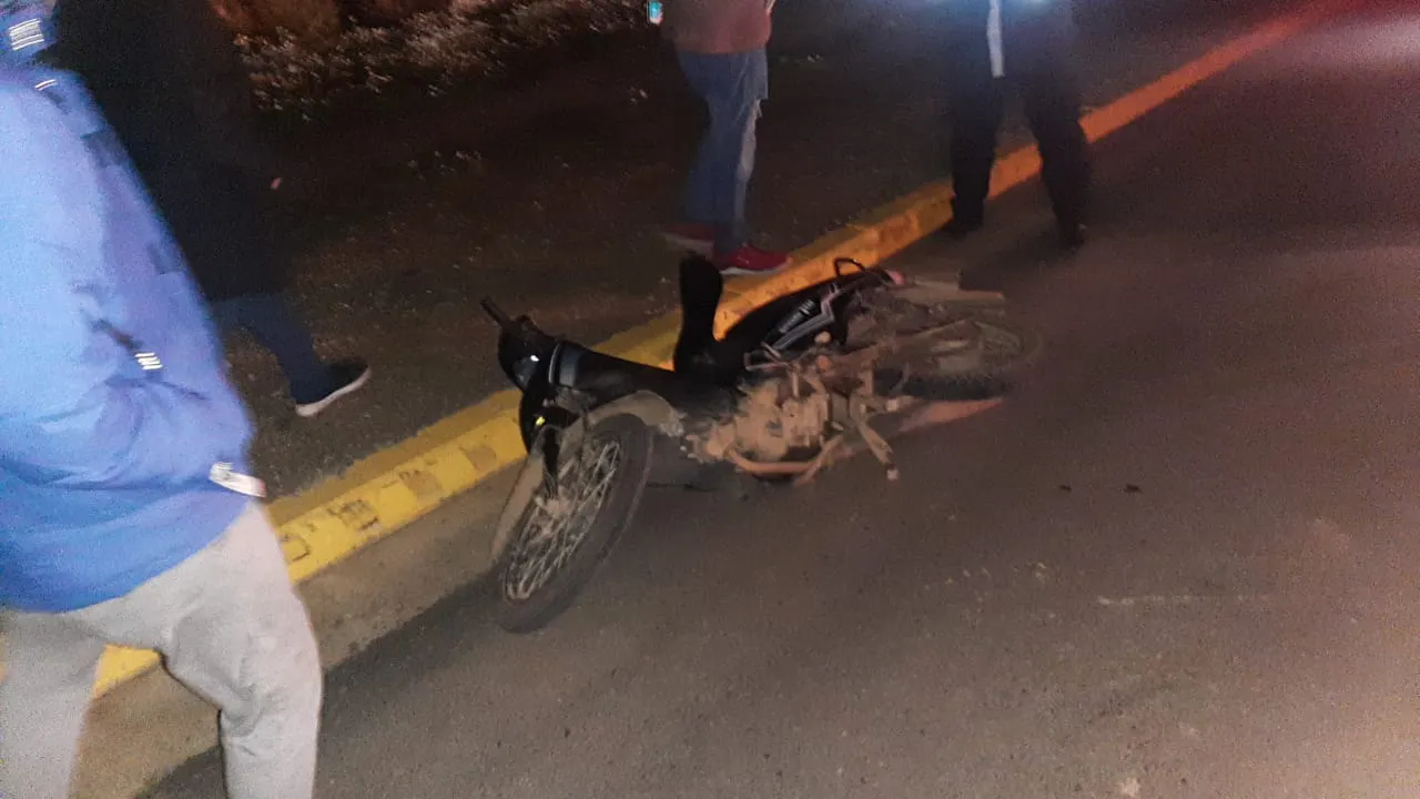 Falleció la joven motociclista que fue embestida por un automóvil