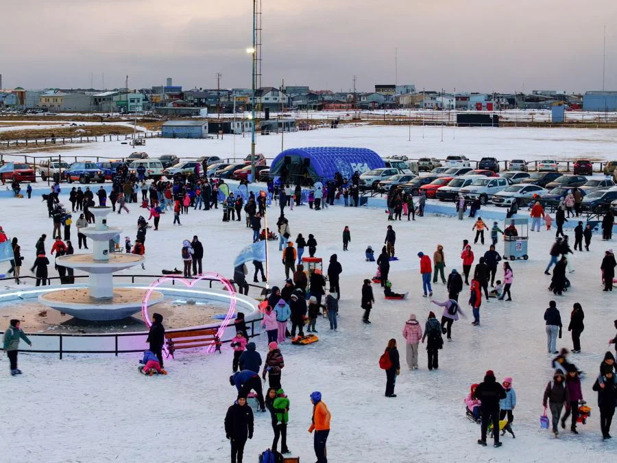 Cientos de familias disfrutaron de las vacaciones de invierno en la Pista de Patinaje