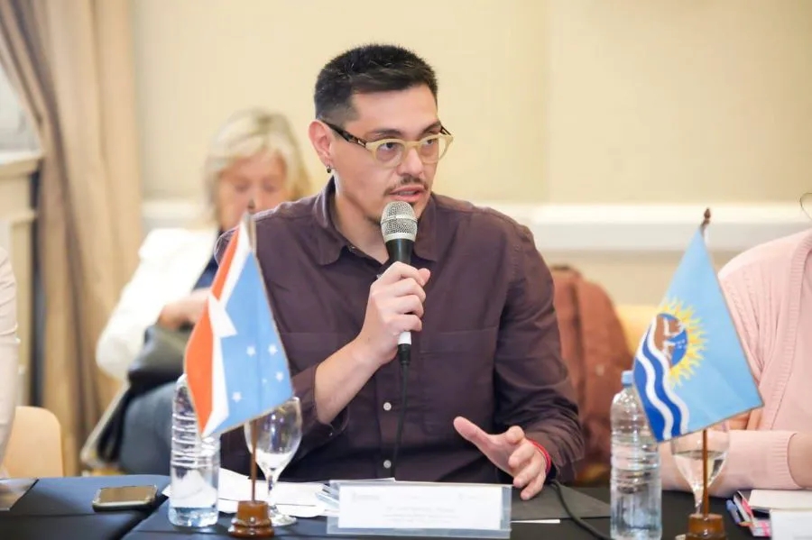 photo_4936063402442951579_y