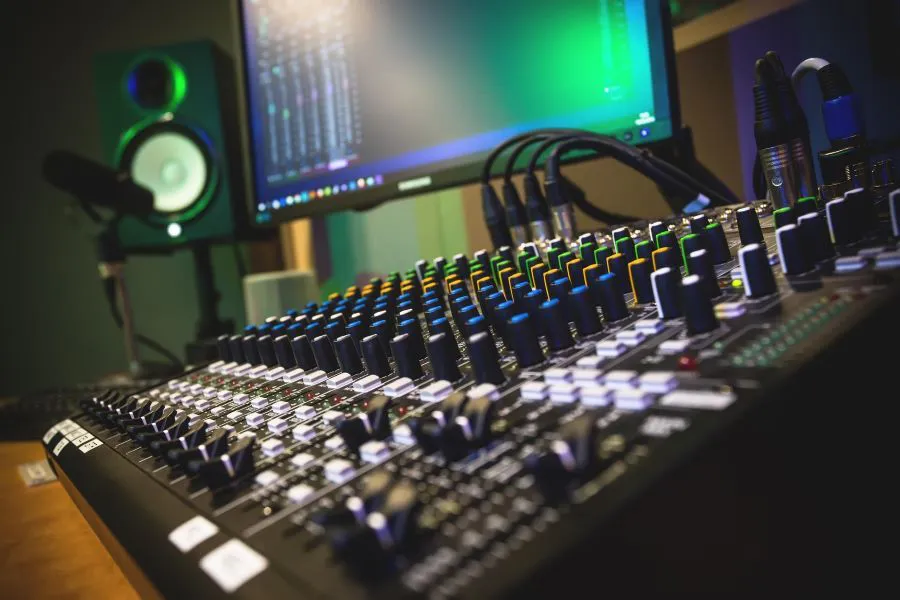 studio-4004849_1920