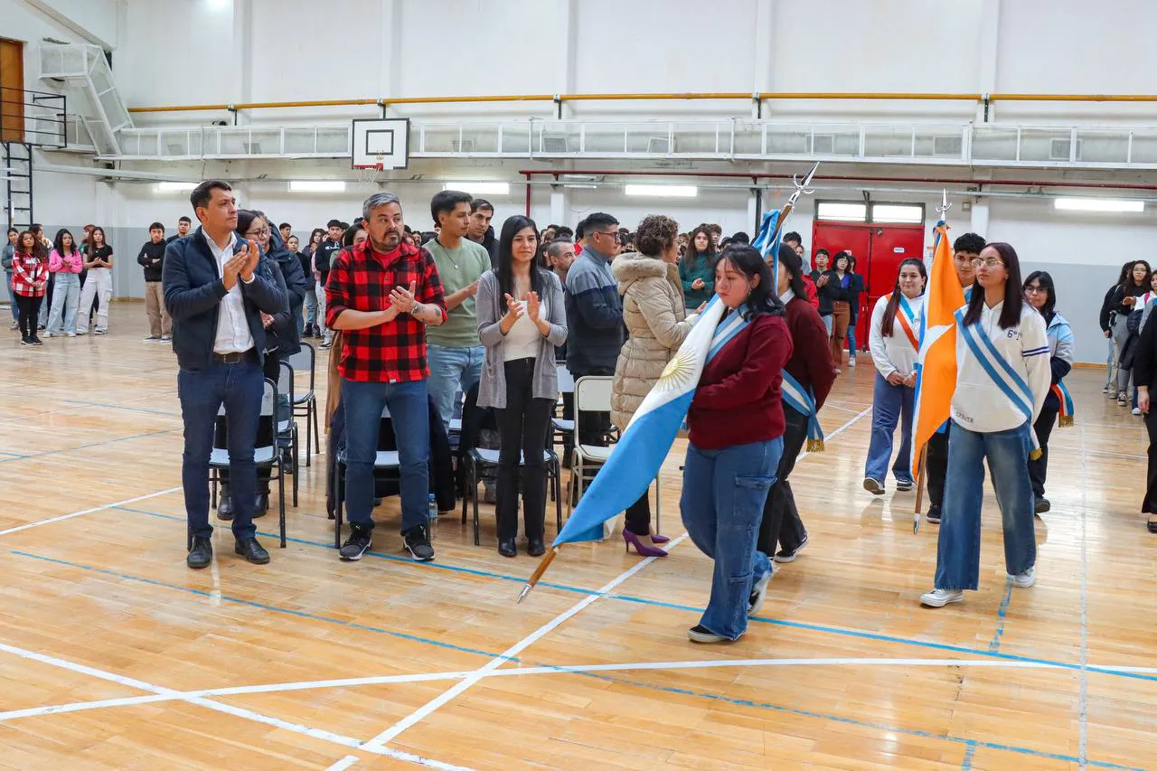 Se celebró el 34° Aniversario del Colegio Ramón Alberto Trejo Noel en Tolhuin (1)