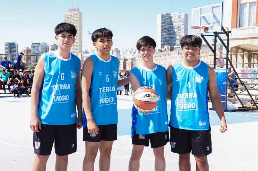 photo_4996782162556597433_y