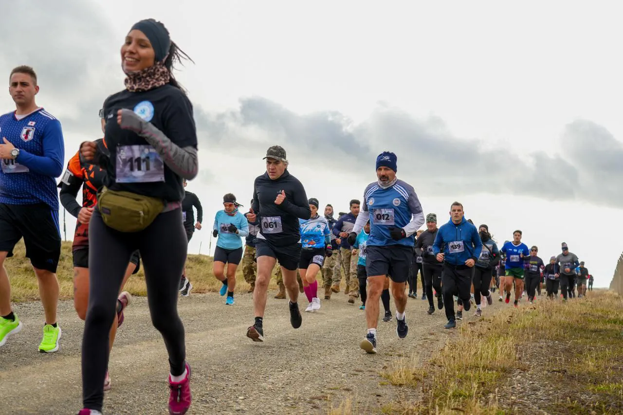 Se realizó la tradicional prueba atlética por Malvinas con más de 200 participantes (1)