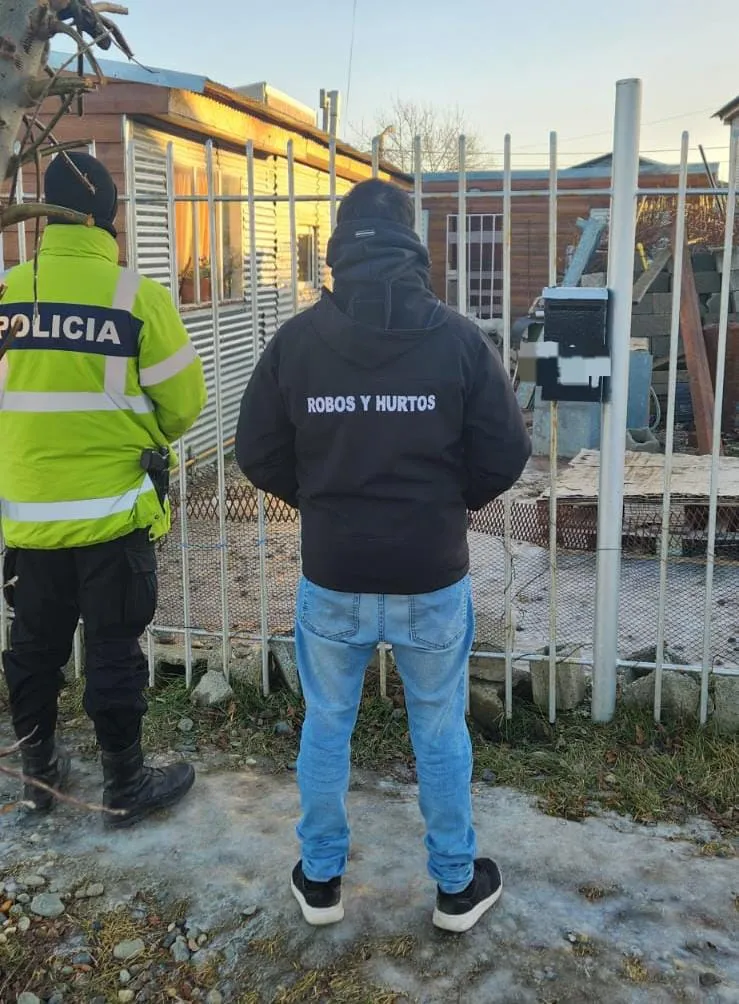 Logran recuperar parte de los elementos robados a la Escuela 46 en dos allanamientos (2)