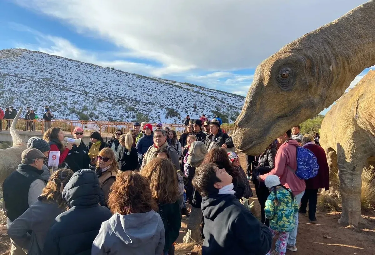 Inauguraron un parque en Malargüe donde se pueden ver huellas de dinosaurios (3)