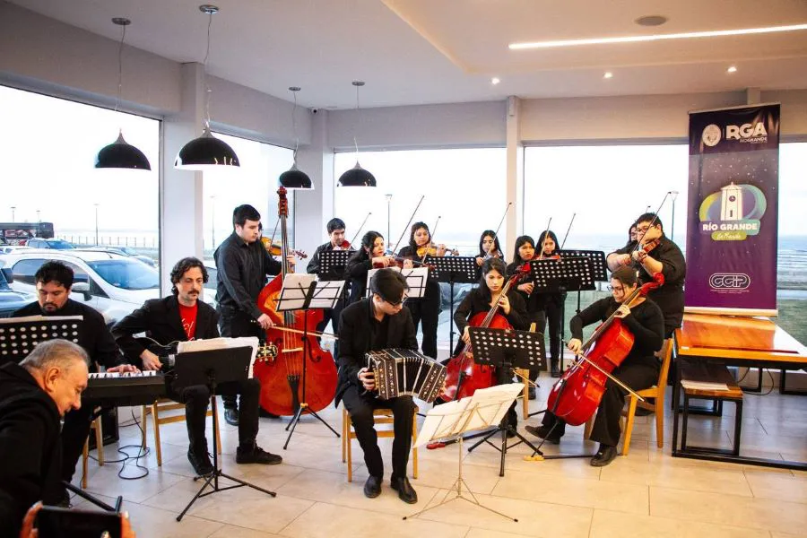 photo_5177093346433282611_y