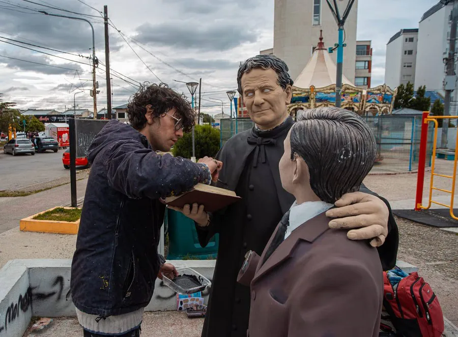 photo_5152422607608458715_y