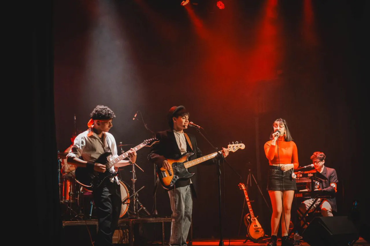 Se presentó en Casa de la Cultura el show Vienen Tocando Rock (1)