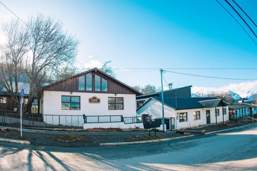 photo_4983234783438024211_y