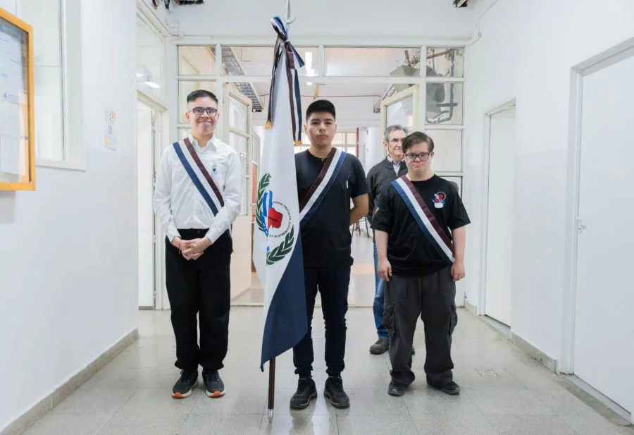 Se presentó la bandera institucional del colegio ‘Alicia Moreau de Justo’