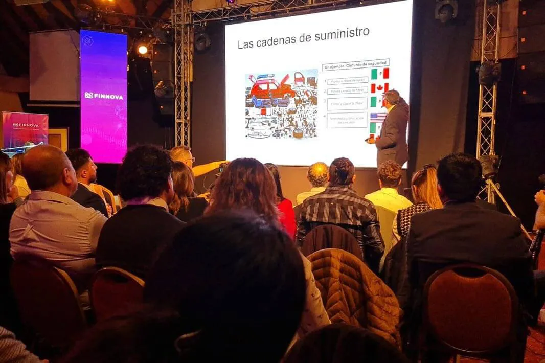 Harrington participó en el congreso internacional de Finnova Motores del Desarrollo (2)