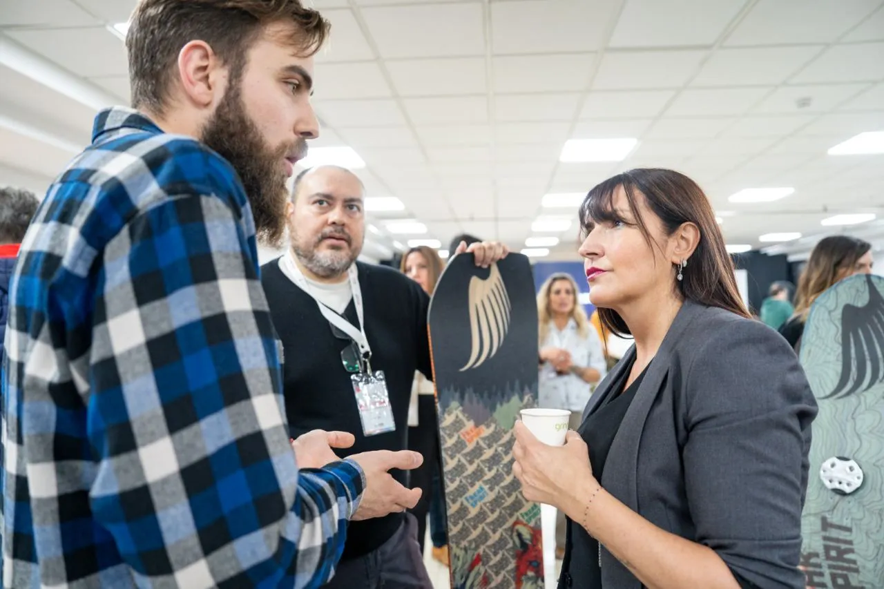 Se inauguró la II Expo PyME Fueguina en el Centro Cultural Yaganes (4)