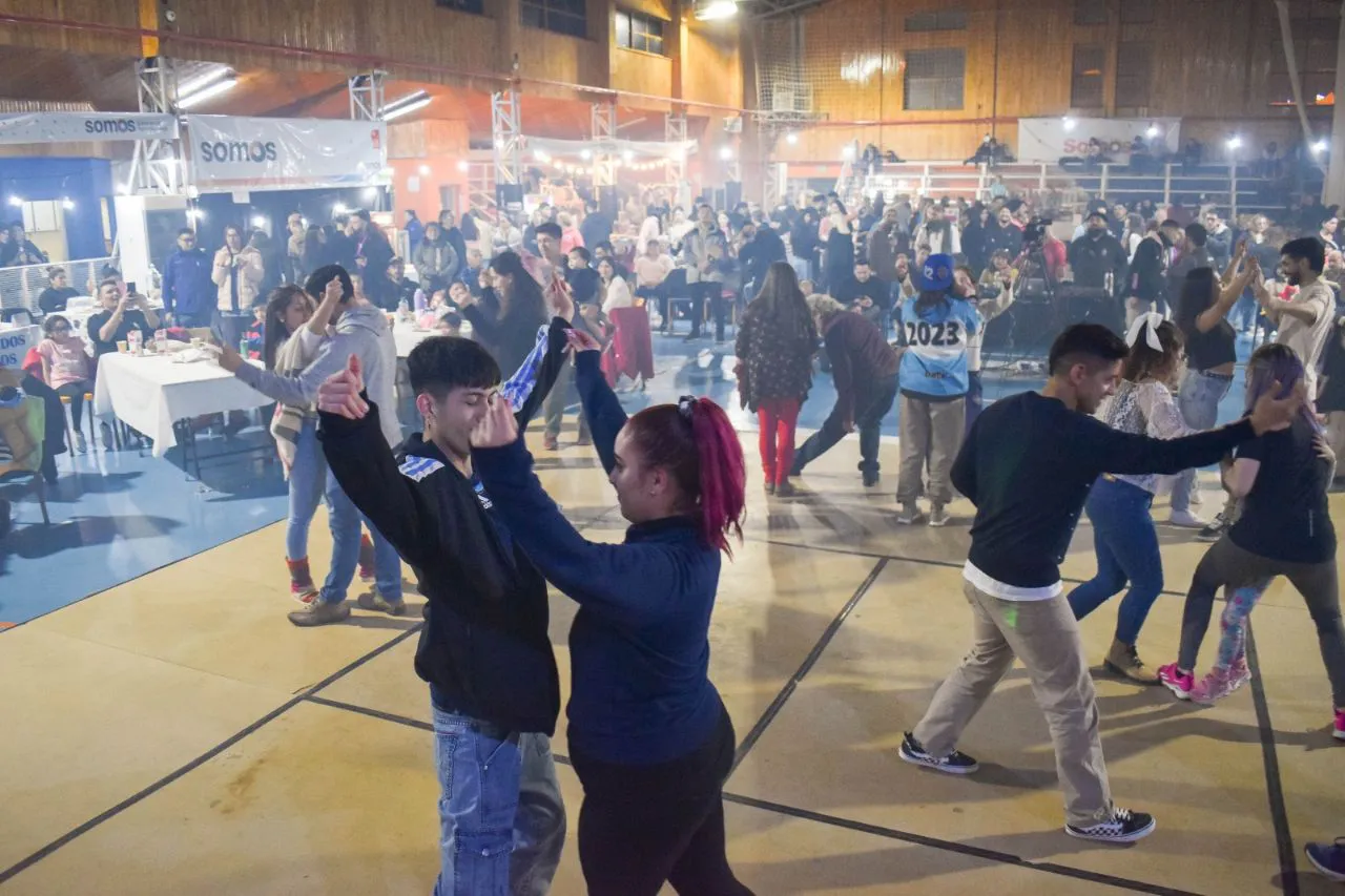 Gran convocatoria de vecinos y emprendedores en la feria “Costumbres Argentinas” (3)