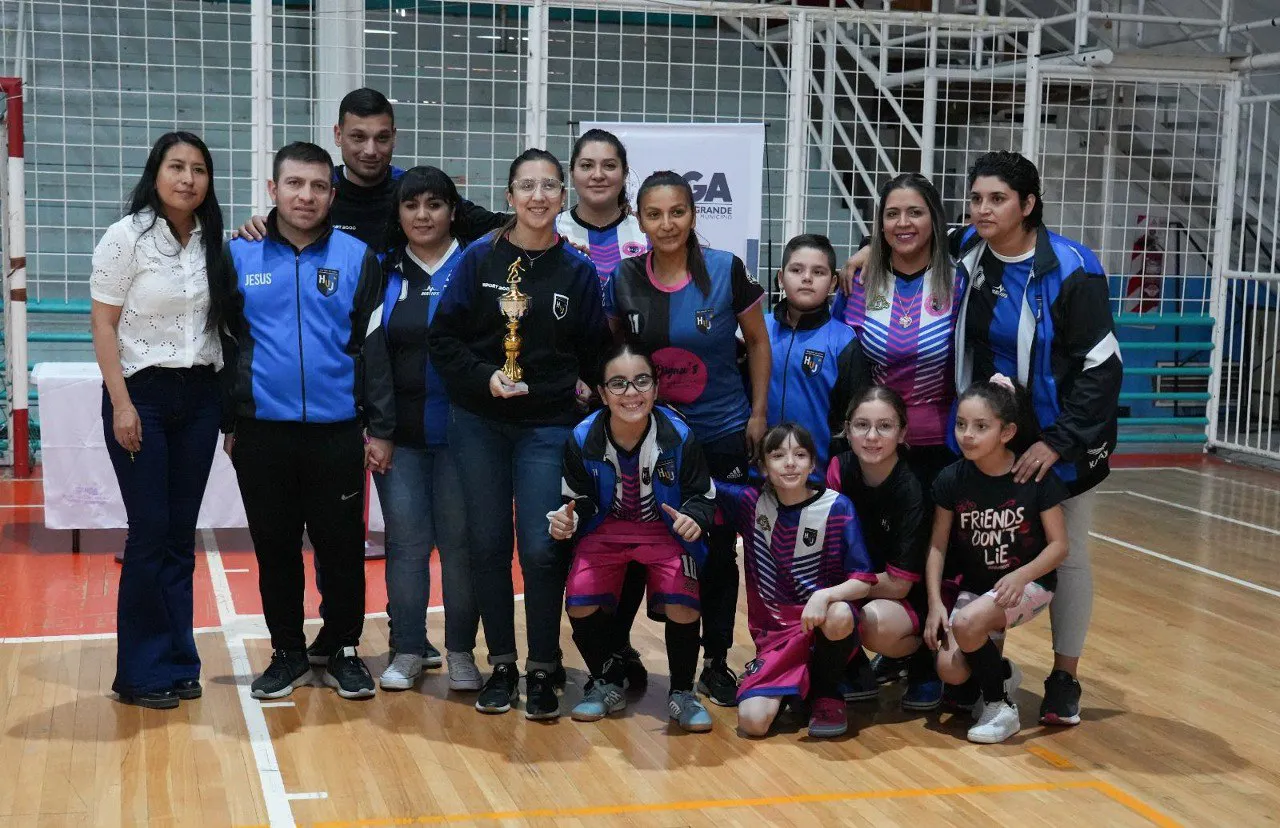 Más de 300 mujeres participaron del torneo de futsal femenino Mujeres Centenarias (1)