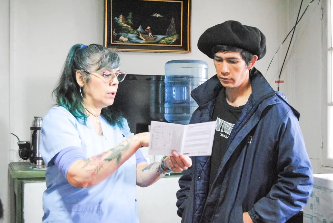 Asisten a trabajadores de la estancia María Behety en un operativo de Control Sanitario (4)