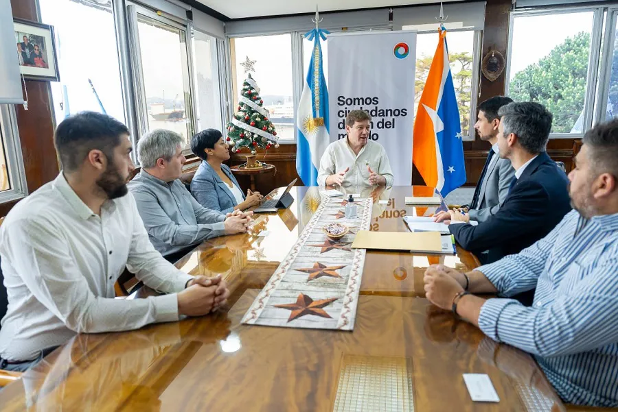 Melella y representantes de la embajada de Estados Unidos delinean una agenda de trabajo en seguridad   (2)