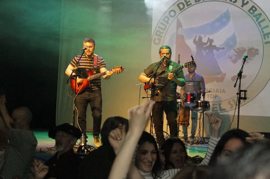Se realizó la peña “40° Aniversario del Ballet Cruz del Sur” en la ciudad de Ushuaia  (2)