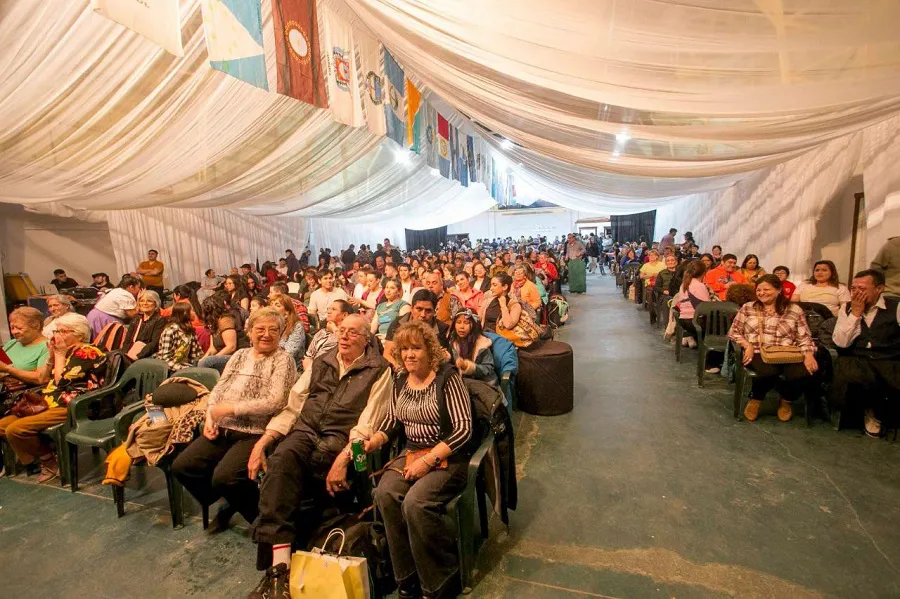 Vecinos disfrutaron del 2° Encuentro de Danzas Folclóricas Argentinas en Ushuaia  (3)