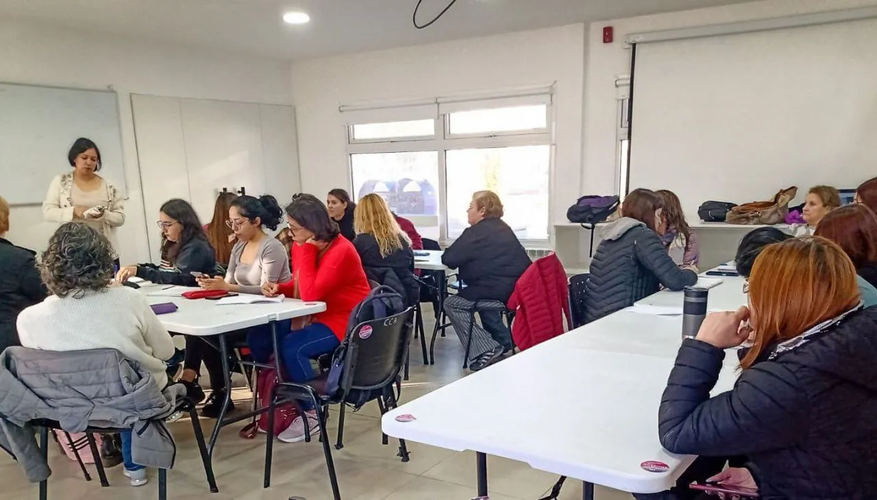 Alrededor de 320 vecinos participan de los cursos de idioma que brinda el municipio