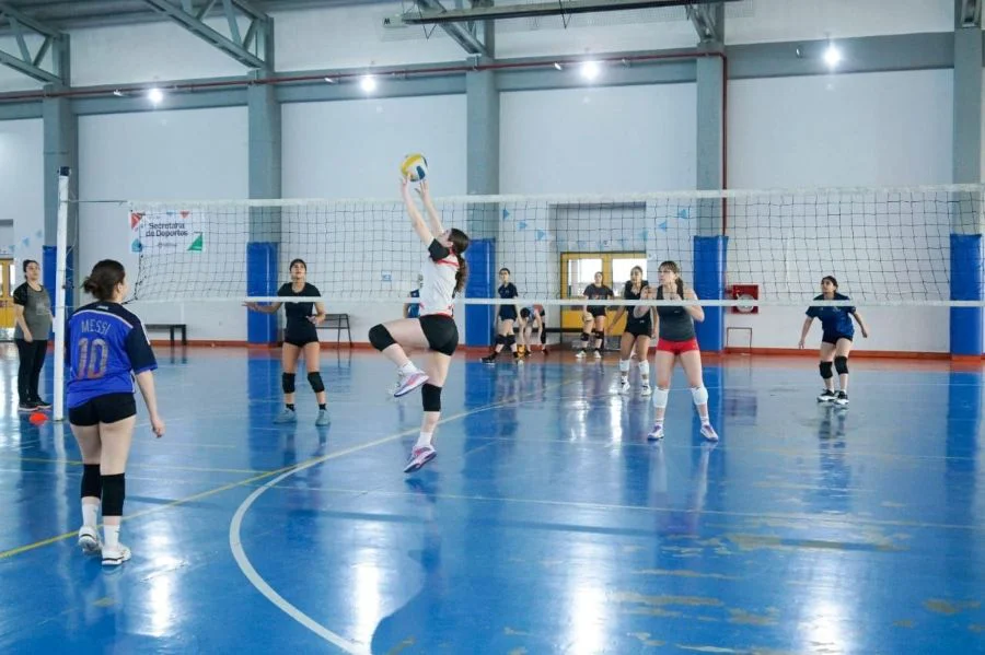El entrenamiento de Vóley Femenino se realiza en Río Grande