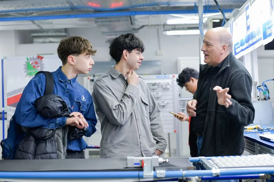 Se lleva adelante el 1° Encuentro de Colegios Técnico de Río Grande (4)