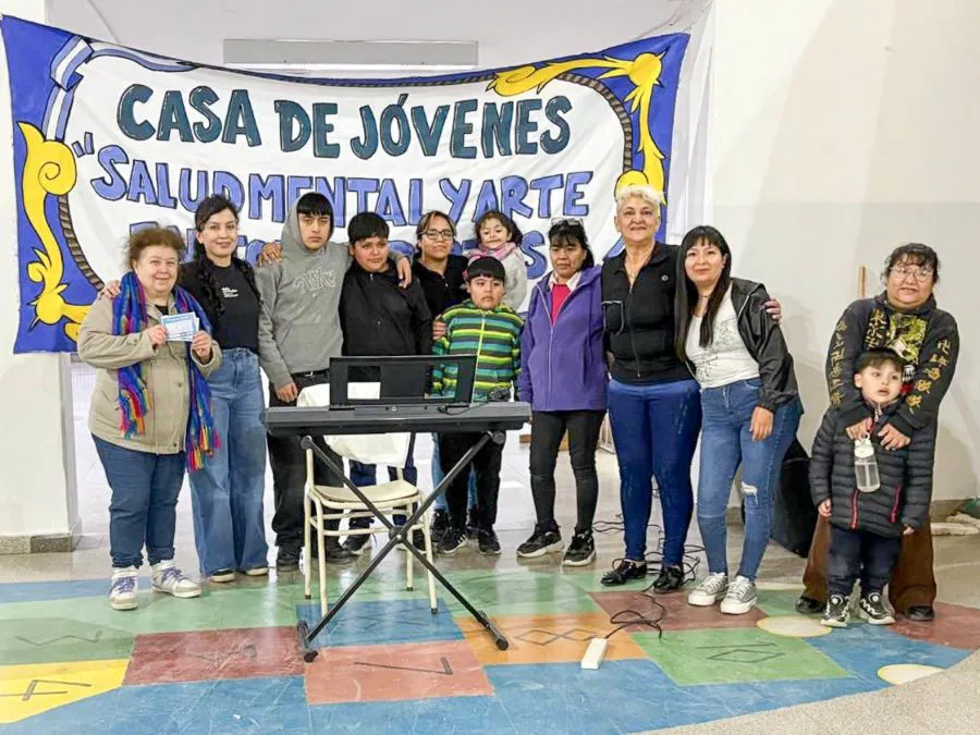 photo_4965312426081454934_y