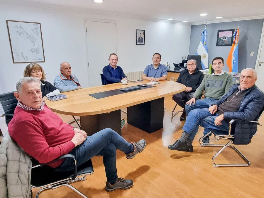 photo_5037356362123381610_y