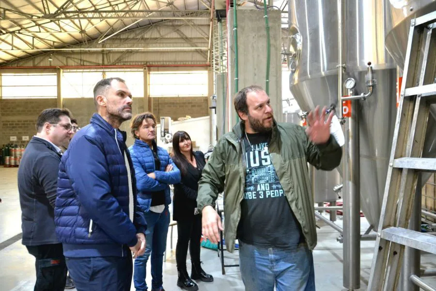 photo_5057754703701586243_y