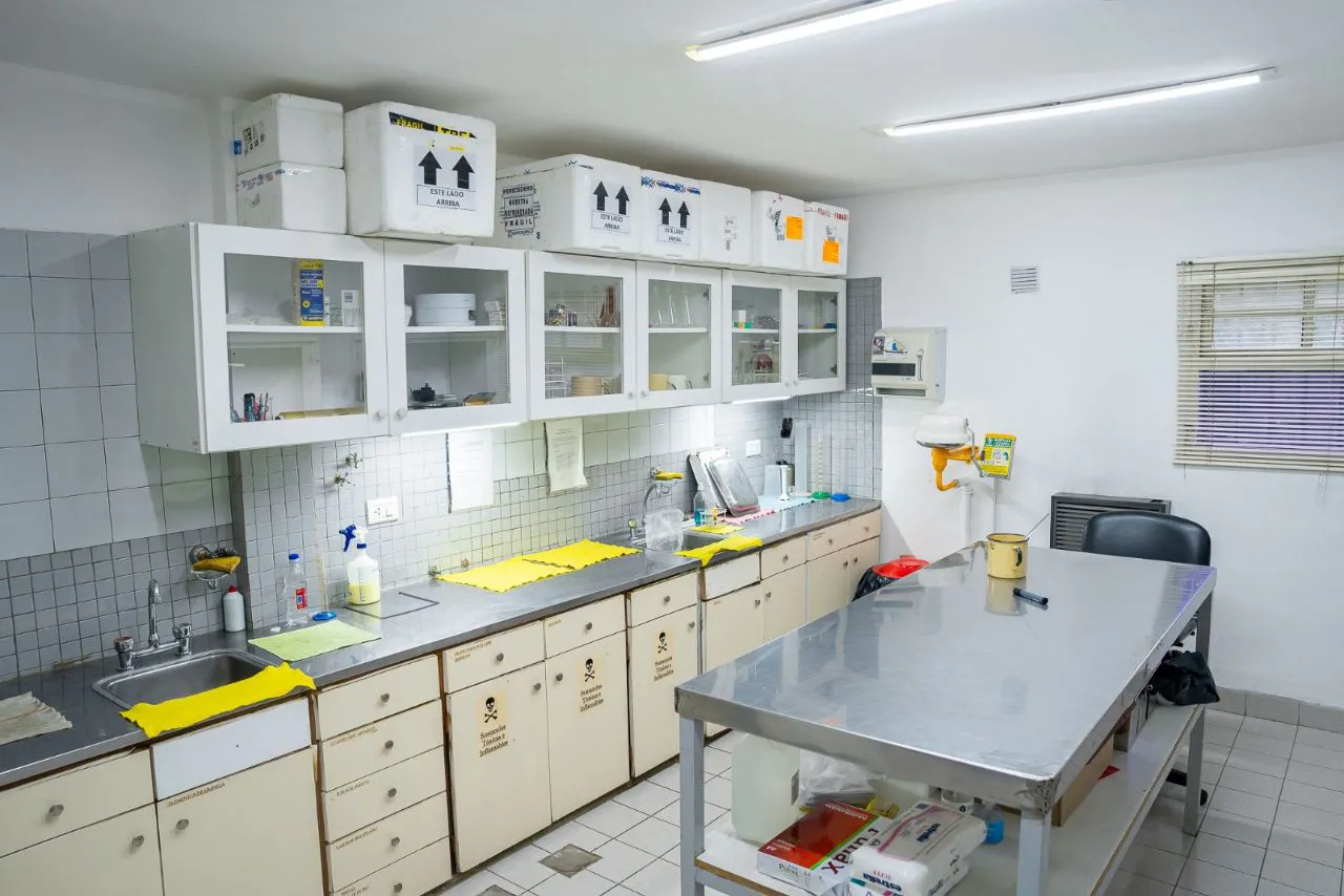 Se licitará la obra de readecuación del laboratorio de toxinas y microbiología