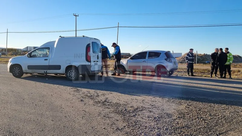 Violento choque en el ingreso al barrio de Altos de la Estancia dejó un herido (8)