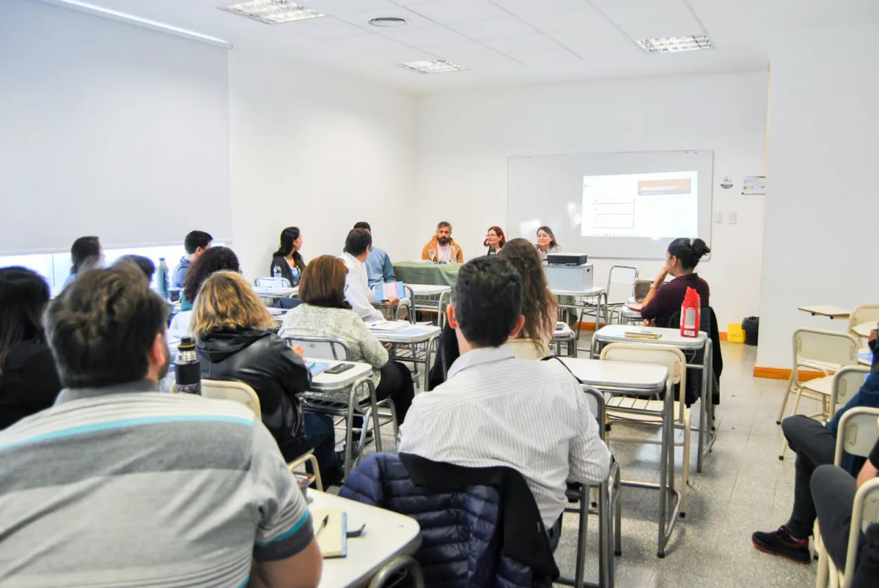 Brindan capacitación sobre prevención del consumo problemático y del suicidio