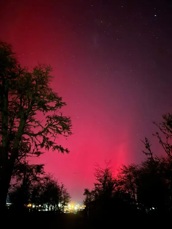 Gran espectáculo de colores en el cielo de Ushuaia y Tolhuin con la “Aurora Austral” (6)