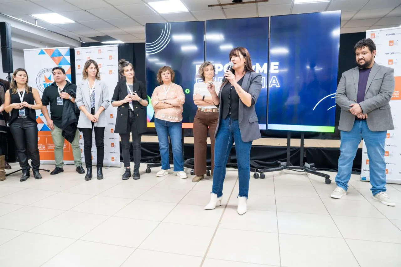 Se inauguró la II Expo PyME Fueguina en el Centro Cultural Yaganes (2)