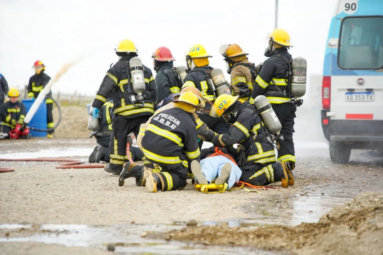 Se llevó adelante un simulacro de un violento accidente con heridos sobre la Ruta 3 (6)